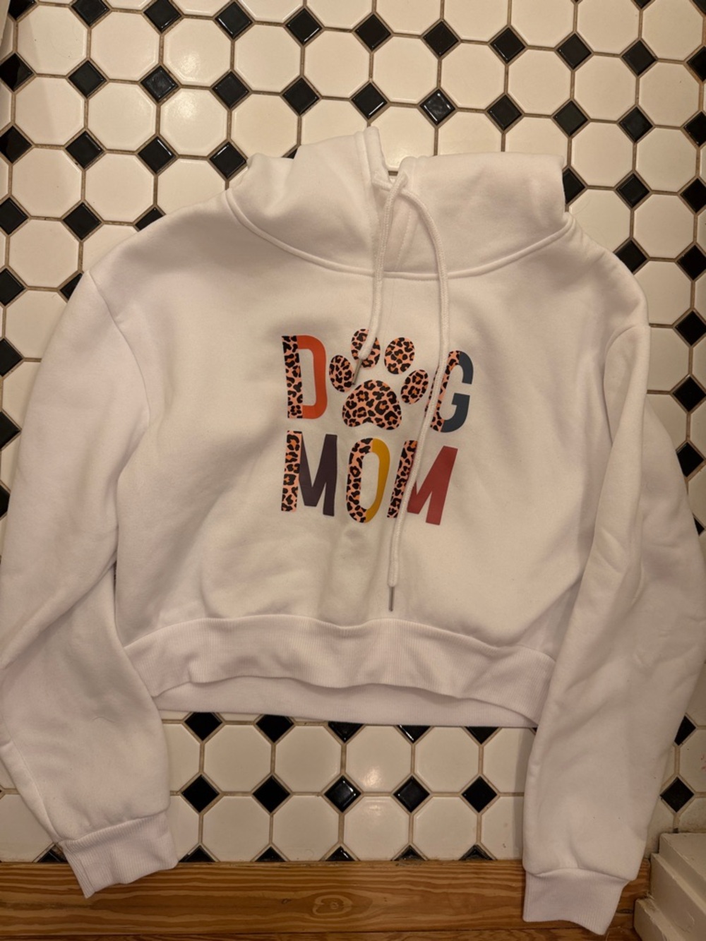 SHEIN White Cropped Hoodie with Multicolor Leopard 'Dog Mom' Graphic